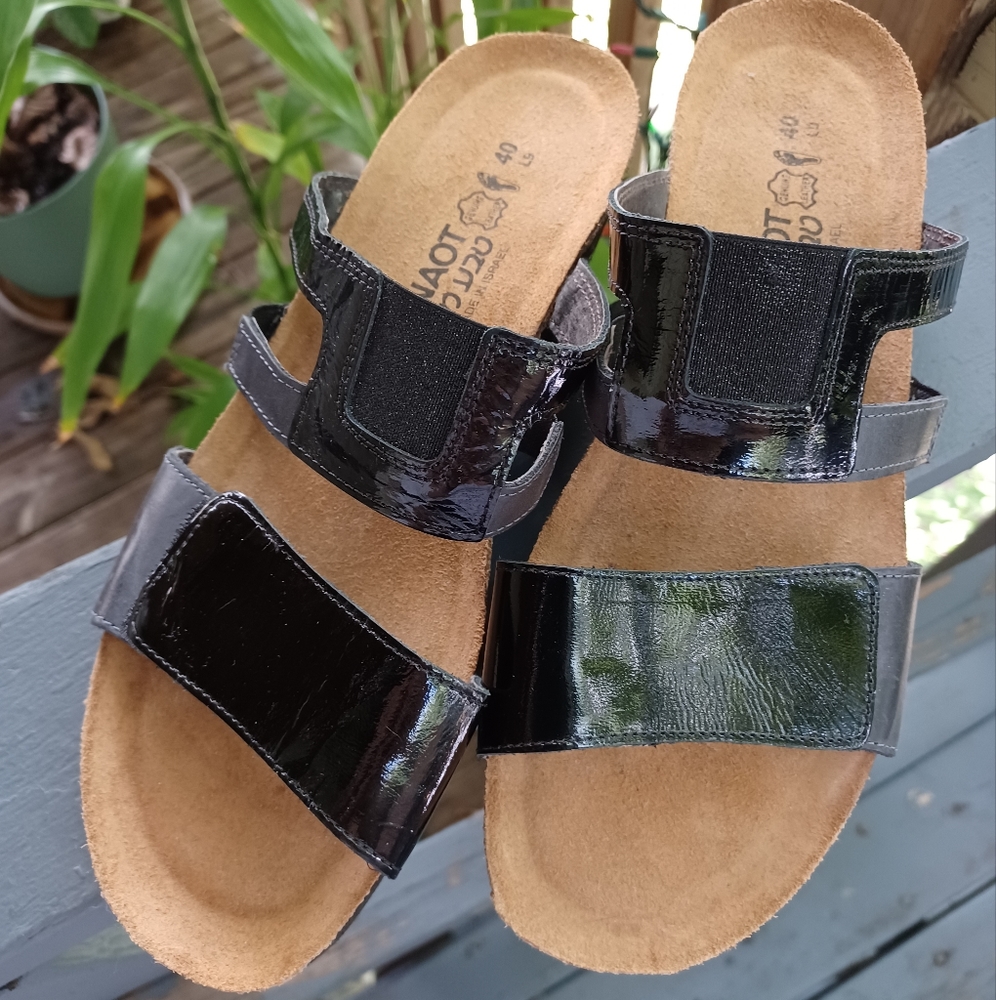 Naot black patent slides Sz 40/9